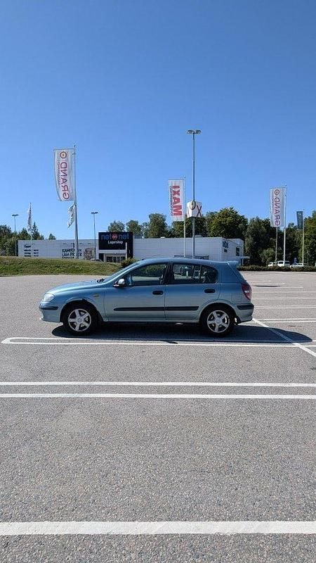 Grön Begagnad 2001 Nissan Almera Halvkombi | 13 000 kr - Bild 1/4