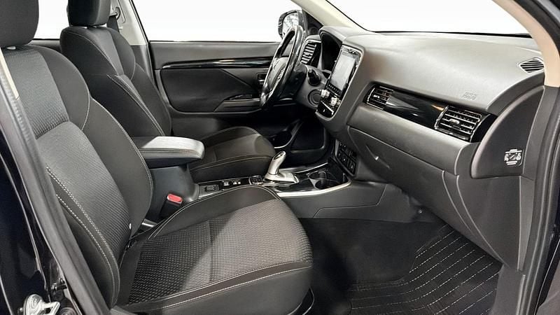 Begagnad Mitsubishi Outlander P-HEV 2020 Svart SUV