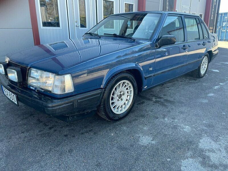Blå Begagnad 1994 Volvo 944 Sedan | 39 900 kr - Bild 1/4