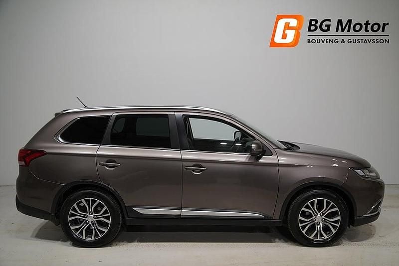 Begagnad Mitsubishi Outlander 150 HK (110 kW) 2016 Brun SUV