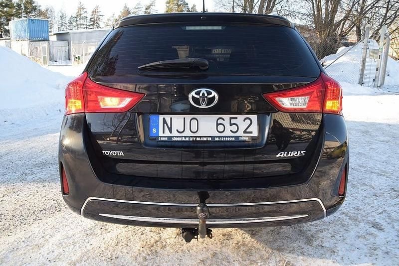 Begagnad Toyota Auris Touring Sports Active 132 HK (97 kW) 2013 Svart met Kombi