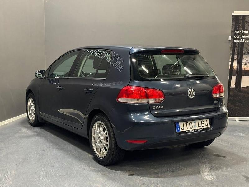 Begagnad VW Golf VI 102 HK (75 kW) 2008 Mörkgrå Halvkombi