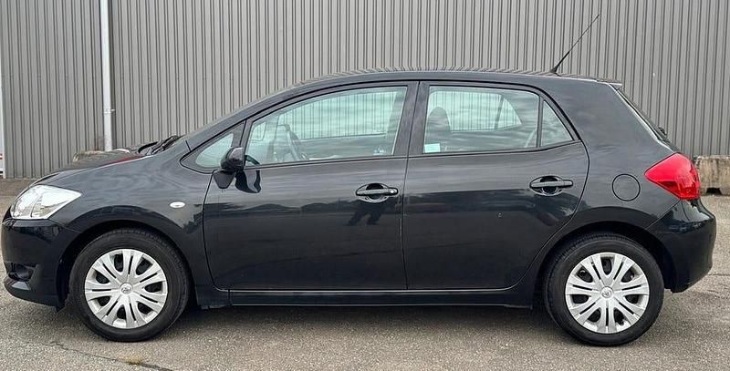 Begagnad Toyota Auris 124 HK (91 kW) 2007 Svart Halvkombi