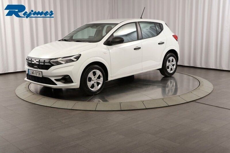 Vit Ny 2025 Dacia Sandero Essentiel Halvkombi | 197 400 kr (Marknadspris) - Bild 1/4