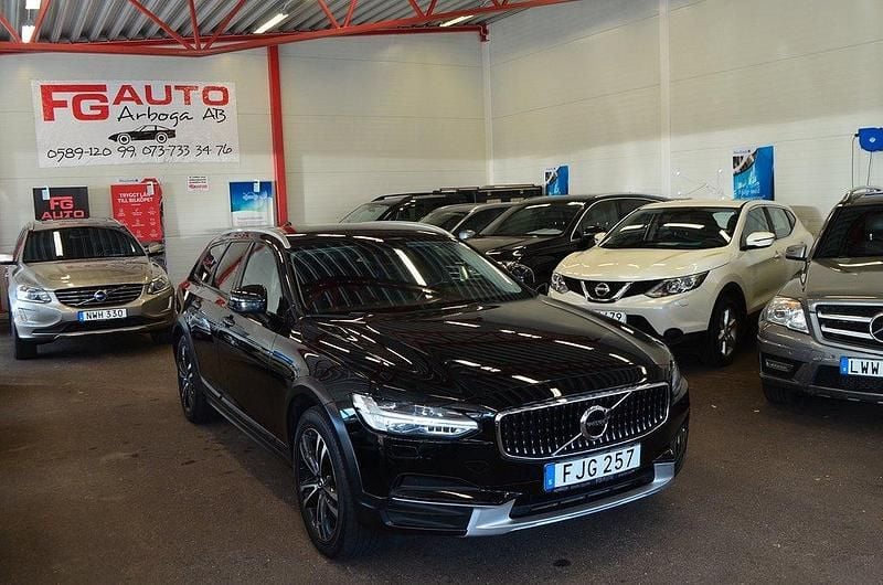 Svart Begagnad 2017 Volvo V90 CC Kombi | 214 900 kr (Marknadspris) - Bild 1/4