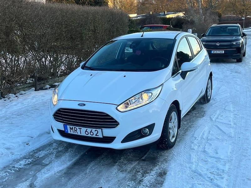 Begagnad Ford Fiesta 100 HK (73 kW) 2015