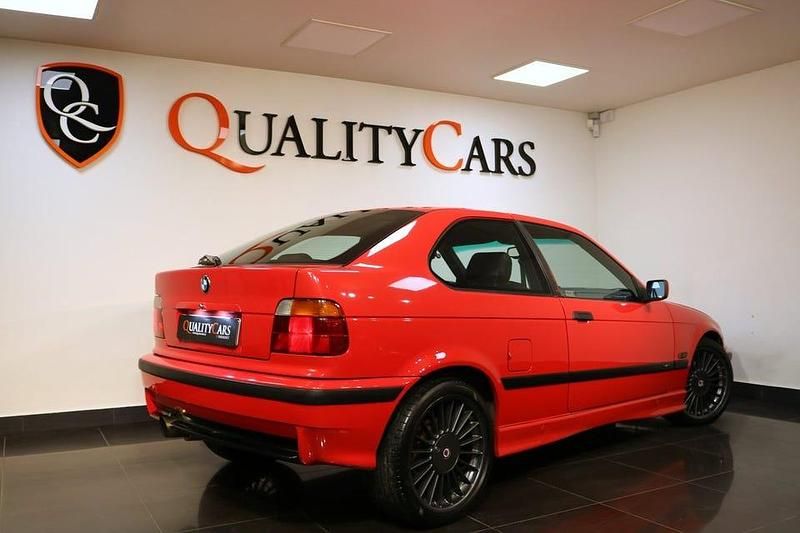 Begagnad BMW 316 Compact M Sport 102 HK (75 kW) 1996 Röd Halvkombi