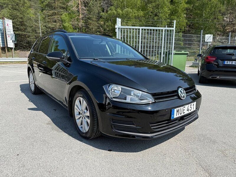 Svart Begagnad 2016 VW Golf VII Kombi | 99 900 kr (Marknadspris) - Bild 1/4