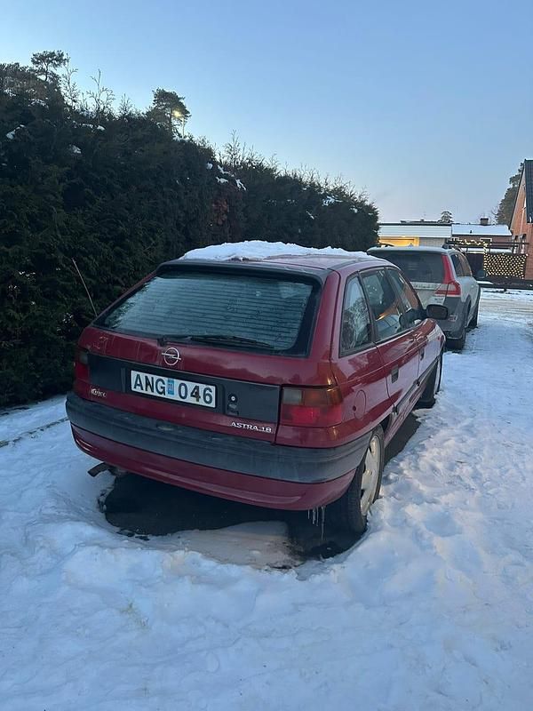 Begagnad Opel Astra 116 HK (85 kW) 1995 Röd