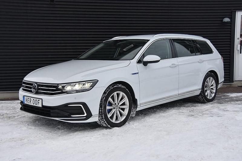Begagnad VW Passat GTE 218 HK (160 kW) 2022 Vit Kombi