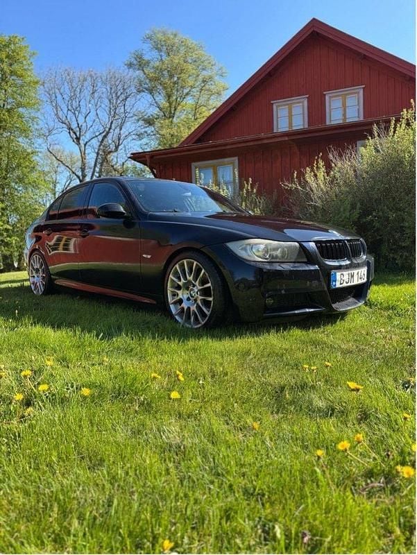 Blå Begagnad 2008 BMW 325 Comfort Edition Sedan | 63 000 kr (Bra pris) - Bild 1/4