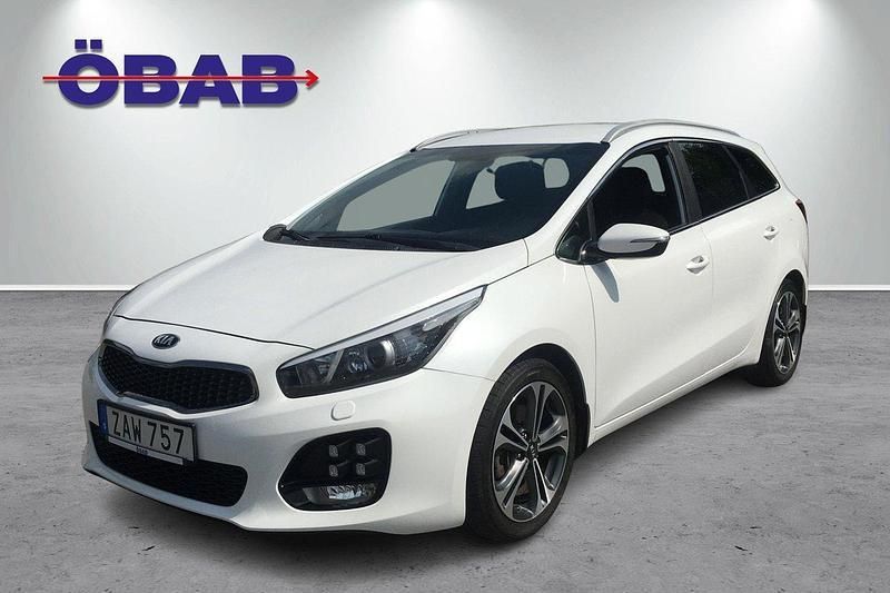 Vit Begagnad 2017 Kia Ceed Sportswagon GT-Line Kombi | 118 900 kr (Marknadspris) - Bild 1/4