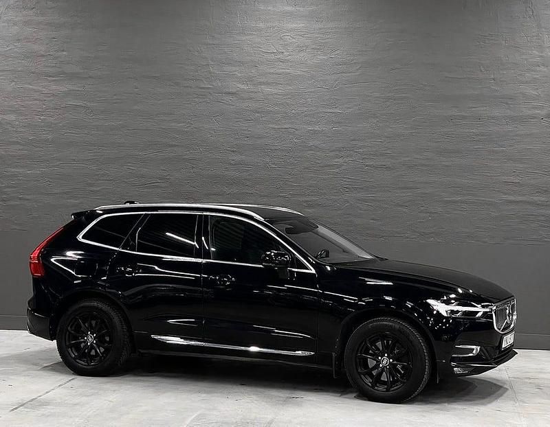 Svart metallic Begagnad 2018 Volvo XC60 Inscription SUV | 259 900 kr (Lite dyr) - Bild 1/4
