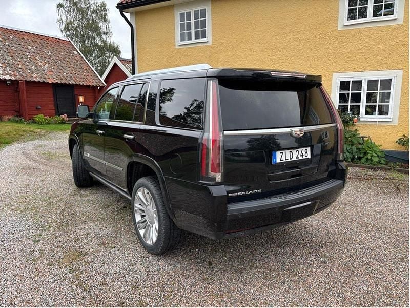 Svart Begagnad 2018 Cadillac Escalade SUV | 565 000 kr (Bra pris) - Bild 1/4