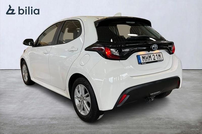 Begagnad Toyota Yaris Hybrid Active 117 HK (86 kW) 2022 Vit Halvkombi