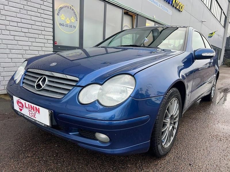 Blå Begagnad 2004 Mercedes C200 Sportkupé | 27 999 kr (Superpris) - Bild 1/4