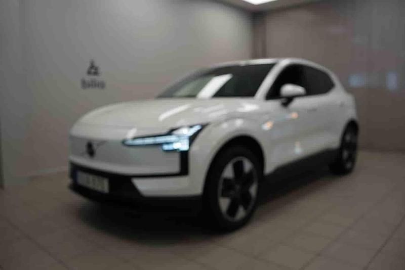 Vit Begagnad 2025 Volvo EX30 Single Motor SUV | 359 900 kr - Bild 1/1