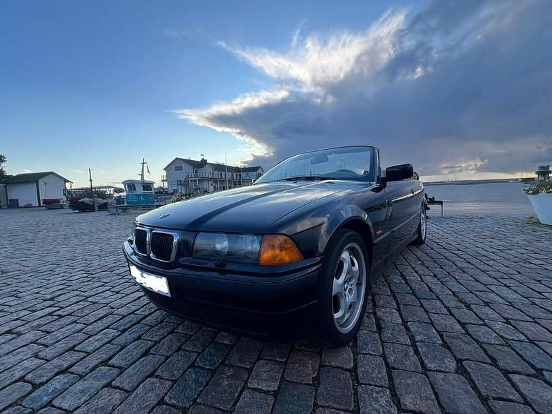 Begagnad 1998 BMW 318 Cab | 120 000 kr - Bild 1/4