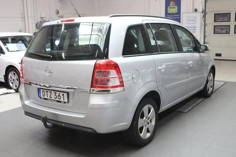Begagnad Opel Zafira 150 HK (110 kW) 2009 Grå Minibuss