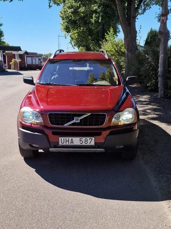 Röd Begagnad 2004 Volvo XC90 Standard SUV | 62 000 kr (Marknadspris) - Bild 1/4
