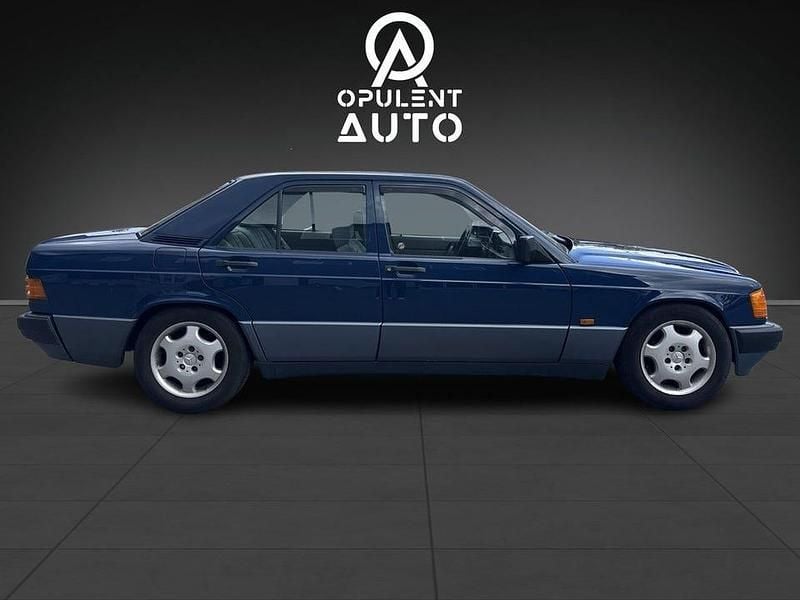 Begagnad Mercedes 190 109 HK (80 kW) 1991 Mörkblå Sedan