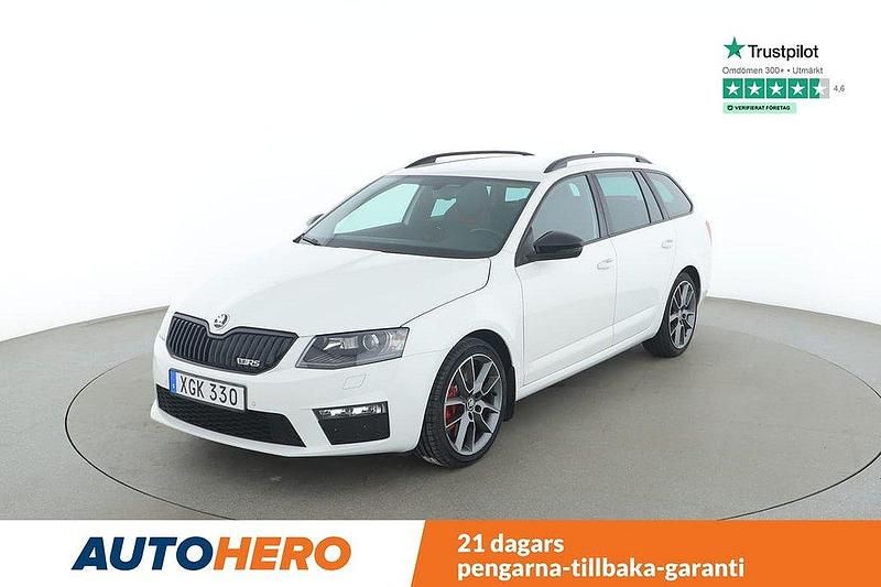 Vit Begagnad 2014 Skoda Octavia RS Kombi | 146 000 kr (Marknadspris) - Bild 1/4