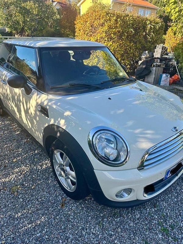 Vit Begagnad 2013 Mini ONE Halvkombi | 80 000 kr (Superpris) - Bild 1/4