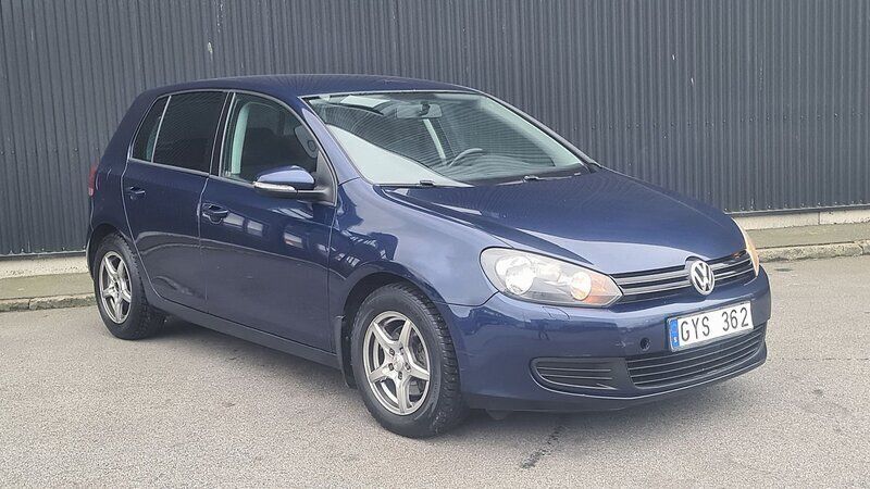 Mörkblå Begagnad 2009 VW Golf VI Halvkombi | 46 900 kr (Marknadspris) - Bild 1/4