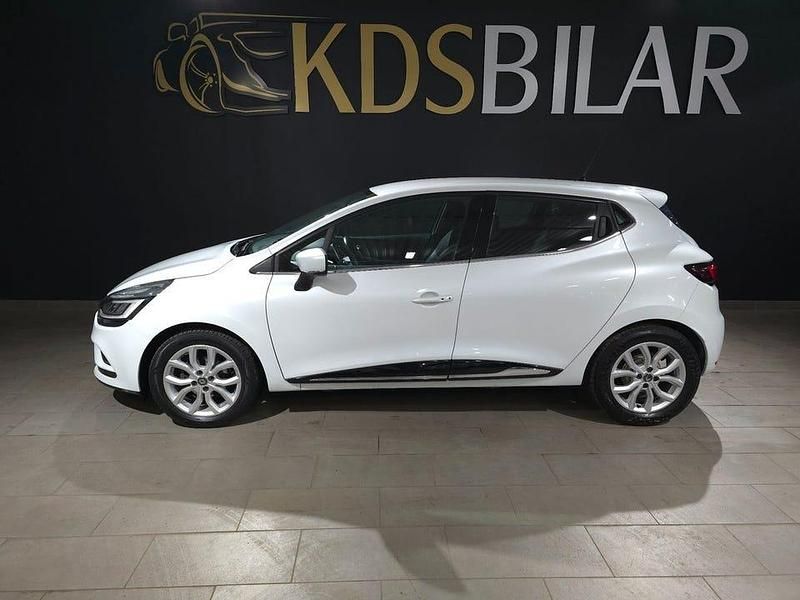 Vit Begagnad 2018 Renault Clio IV Intens Halvkombi | 89 900 kr (Marknadspris) - Bild 1/4
