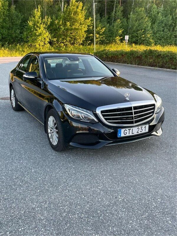 Svart Begagnad 2015 Mercedes C180 Exclusive Sedan | 184 900 kr (Marknadspris) - Bild 1/4