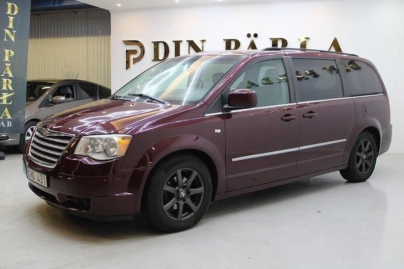 Begagnad Chrysler Town & Country 200 HK (147 kW) 2009 Röd Minibuss