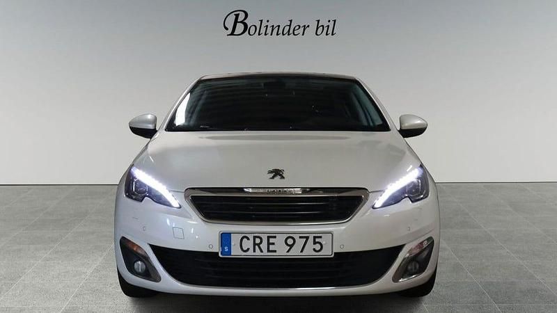 Begagnad Peugeot 308 Allure 125 HK (91 kW) 2014 Vit Halvkombi