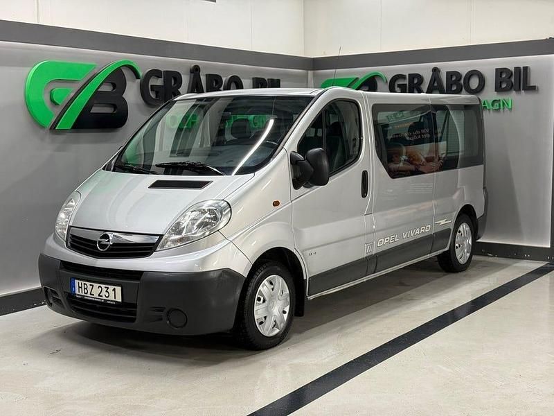 Grå Begagnad 2008 Opel Vivaro Minibuss | 139 900 kr - Bild 1/4