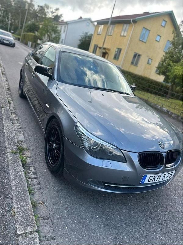 Grå Begagnad 2008 BMW 525 Sedan | 50 000 kr (Bra pris) - Bild 1/4