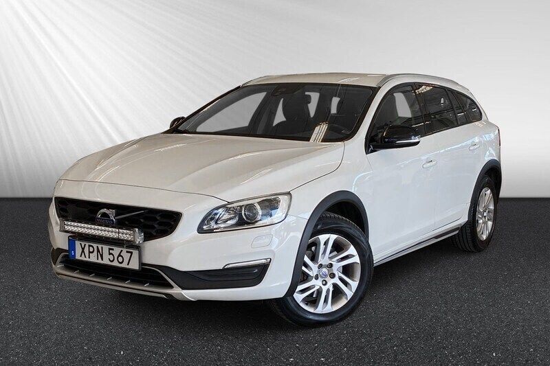 Vit Begagnad 2015 Volvo V60 CC Business Edition Kombi | 164 400 kr (Marknadspris) - Bild 1/4