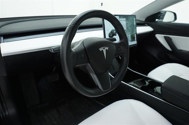 Begagnad Tesla Model 3 Long Range AWD 323 kW (440 HK) 2019 Svart Sedan