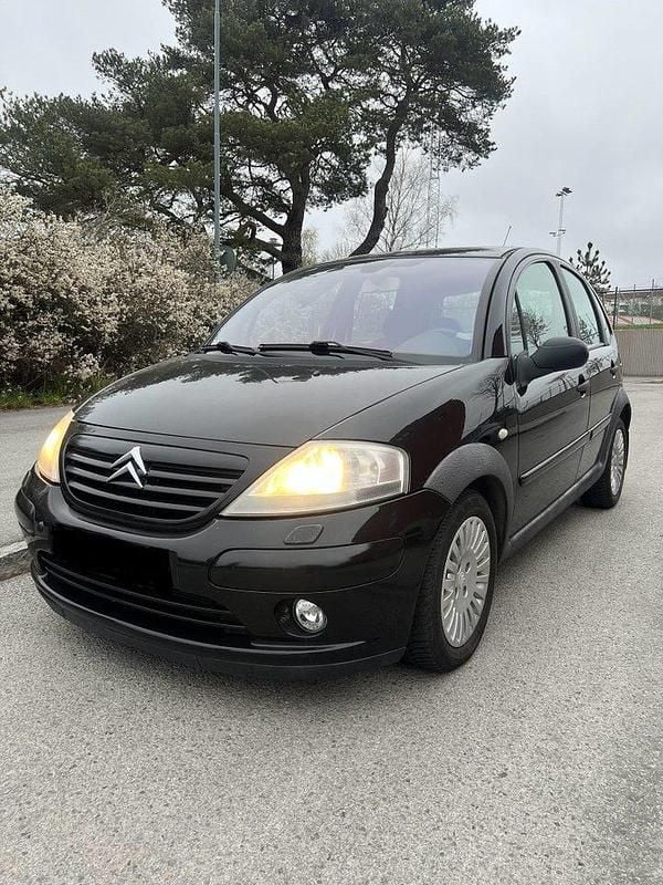 Svart Begagnad 2003 Citroën C3 Halvkombi | 13 999 kr (Bra pris) - Bild 1/4