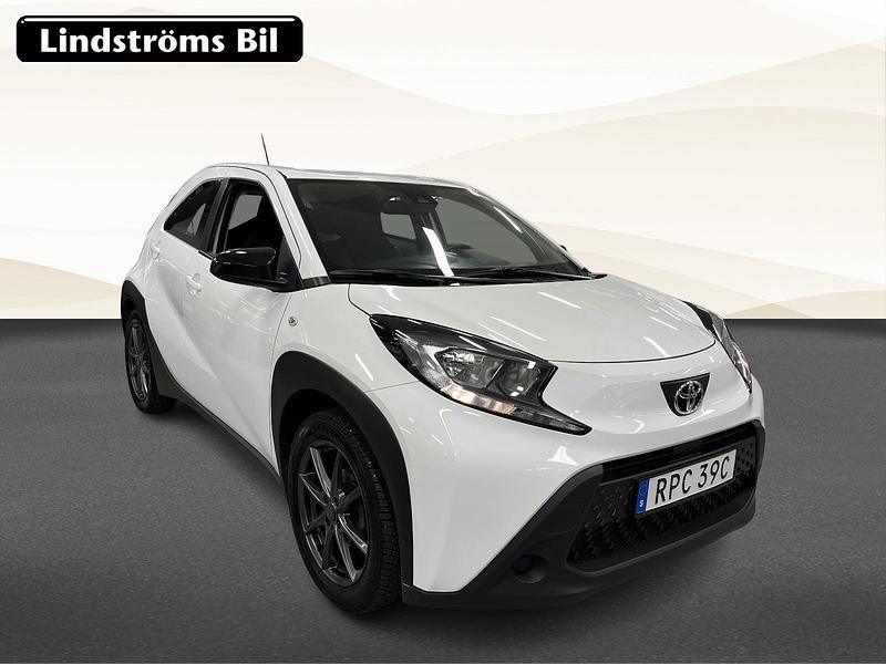 Begagnad Toyota Aygo X X-play 72 HK (52 kW) 2022 Vit SUV