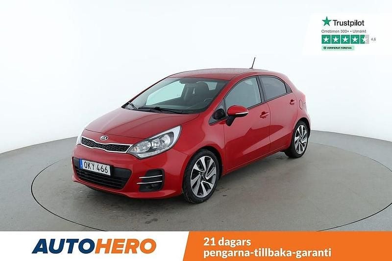 Röd Begagnad 2016 Kia Rio Halvkombi | 104 000 kr (Marknadspris) - Bild 1/4