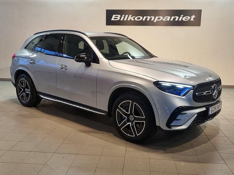 Silver Begagnad 2023 Mercedes GLC300e | 639 900 kr (Lite dyr) - Bild 1/4