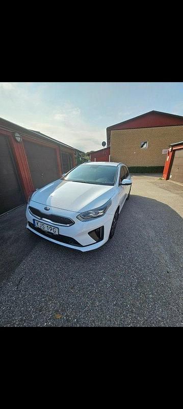 Vit Begagnad 2021 Kia Ceed Sportswagon Kombi | 197 000 kr (Bra pris) - Bild 1/4