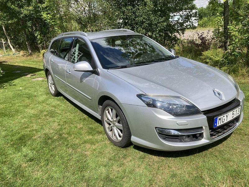 Silver Begagnad 2012 Renault Laguna GrandTour Kombi | 45 000 kr (Marknadspris) - Bild 1/4