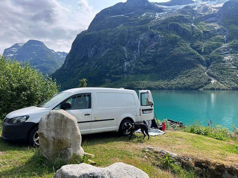 Vit Begagnad 2012 VW Caddy Maxi Minibuss | 75 000 kr (Lite dyr) - Bild 1/4