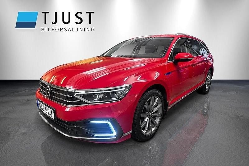 Röd Begagnad 2020 VW Passat Active Kombi | 239 000 kr (Marknadspris) - Bild 1/4