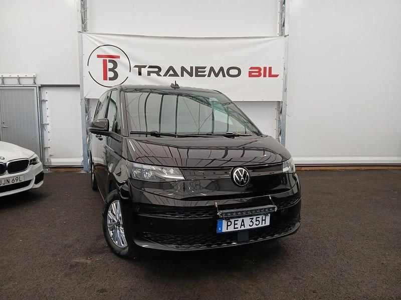 Svart Begagnad 2023 VW Multivan Minibuss | 489 900 kr (Dyr) - Bild 1/4