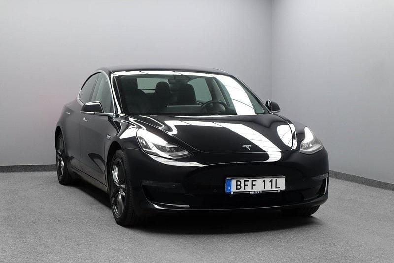 Svart Begagnad 2019 Tesla Model 3 Long Range Sedan | 224 900 kr - Bild 1/4