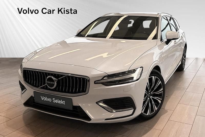 Vit Begagnad 2022 Volvo V60 Core Kombi | 324 900 kr (Marknadspris) - Bild 1/3