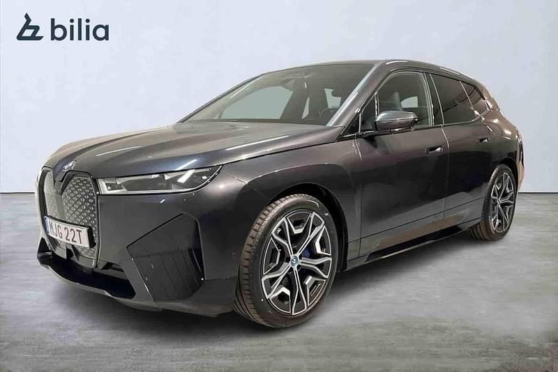 Grå Begagnad 2024 BMW iX SUV | 898 900 kr - Bild 1/1