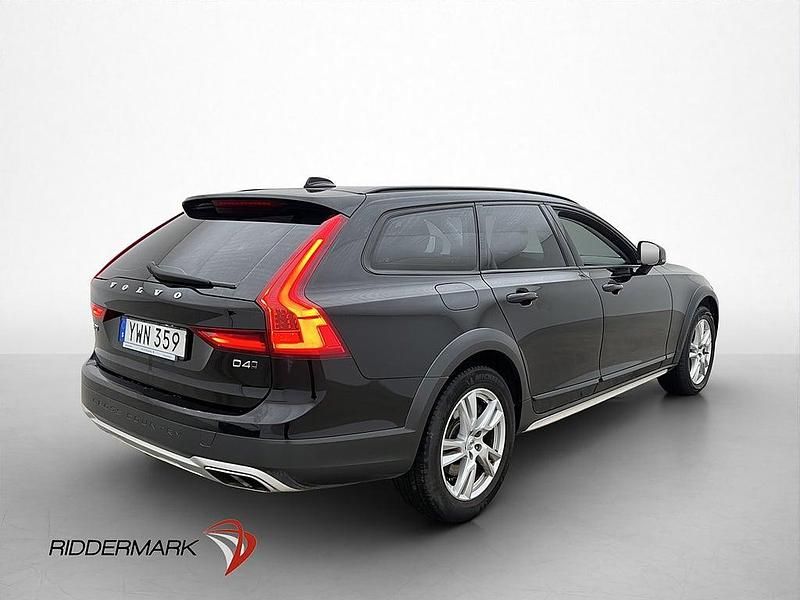 Begagnad Volvo V90 CC 190 HK (139 kW) 2017 Svart Kombi