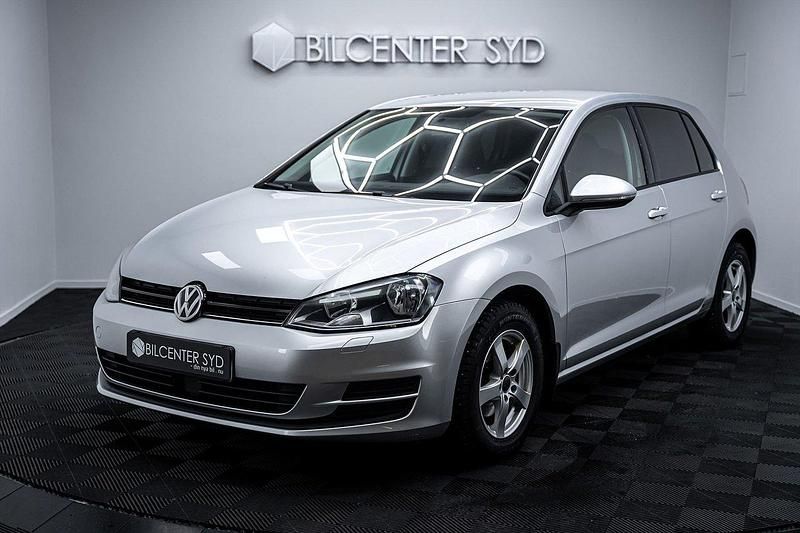 Silver Begagnad 2014 VW Golf VII Halvkombi | 89 900 kr (Marknadspris) - Bild 1/4
